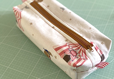 atelier couture enfant : coudre une trousse